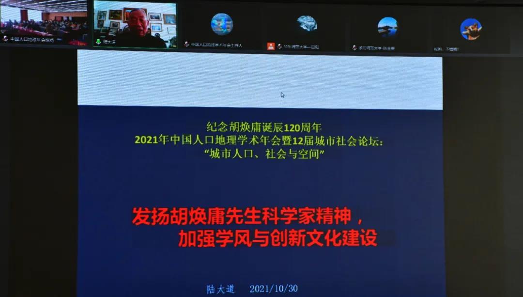 D819